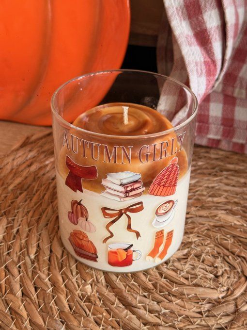 Grande bougie "Autumn Girly" parfum Cinnamon Rolls (Roulés à la cannelle)