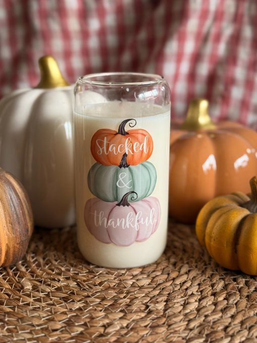 Grande bougie "Stacked & thankful" parfum Cake à la carotte