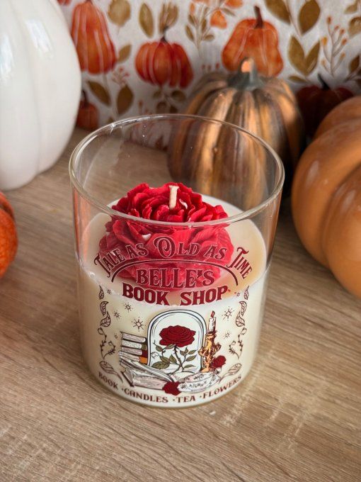 Grande bougie "Belle's Book Shop" parfum Pivoine