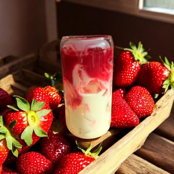 Grande bougie Iced Strawberry Latte 