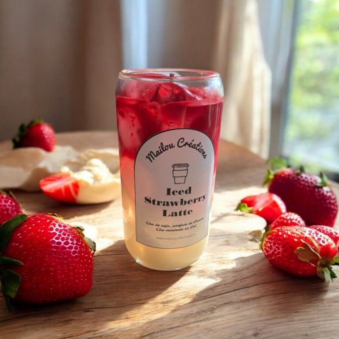 Grande bougie Iced Strawberry Latte 