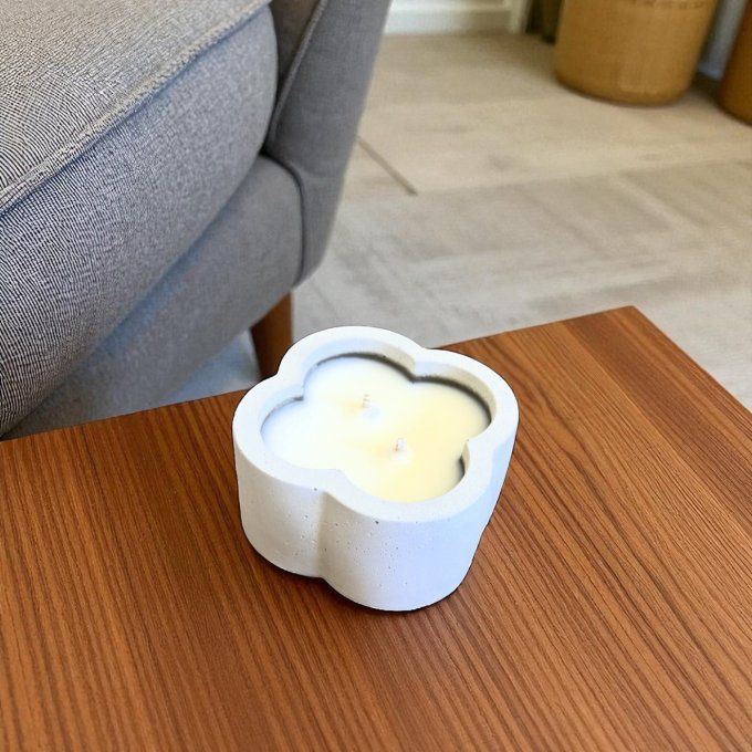 Bougie en béton trèfle parfum au choix 
