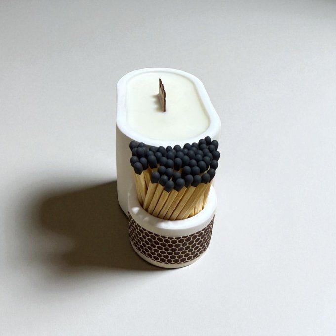 Petite Bougie en Jesmonite avec son porte allumettes parfum au choix  
