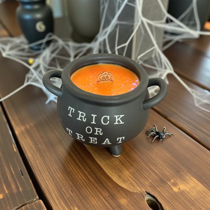 Bougie mèche en bois Chaudron "trick or treat" parfum et couleur au choix
