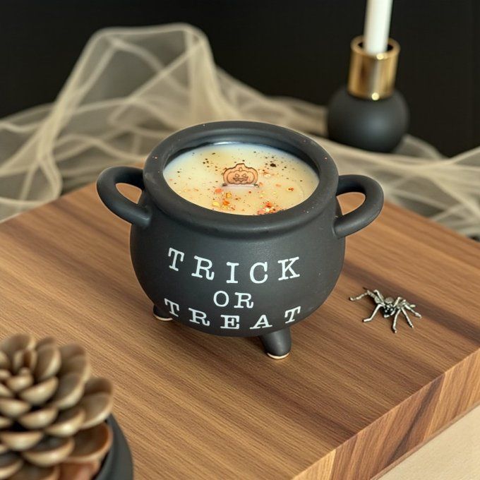 Bougie mèche en bois Chaudron "trick or treat" parfum et couleur au choix
