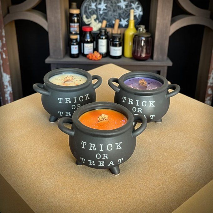 Bougie mèche en bois Chaudron "trick or treat" parfum et couleur au choix