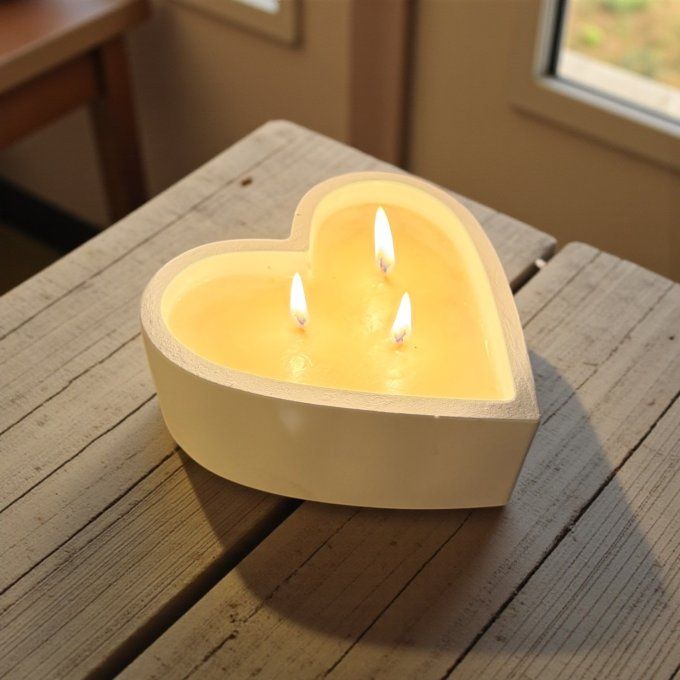 Bougie en jesmonite "Coeur 3 mèches" parfum au choix  