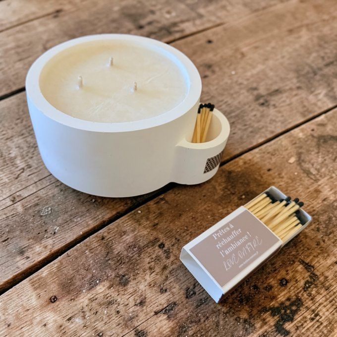 Bougie ronde en jesmonite " 3 mèches" avec sa boite d'allumettes parfum au choix  