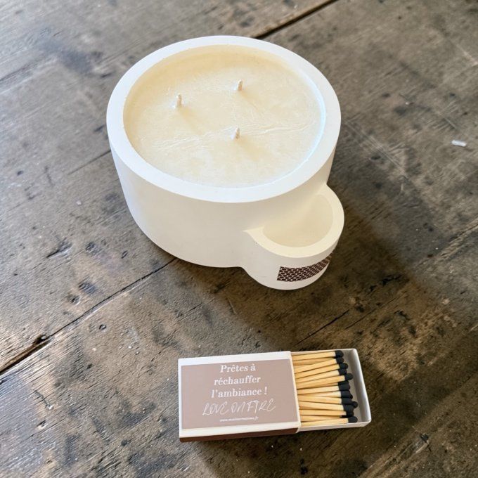 Bougie ronde en jesmonite " 3 mèches" avec sa boite d'allumettes parfum au choix  