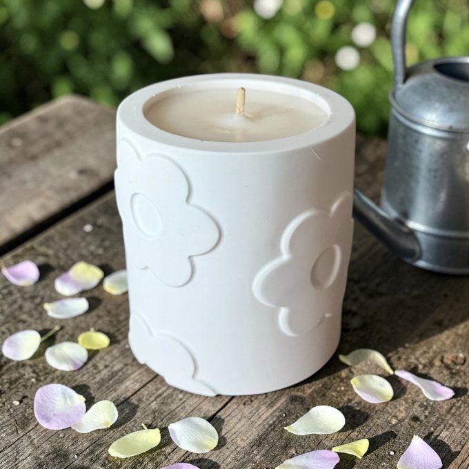 Bougie en jesmonite "grosses fleurs" parfum au choix 