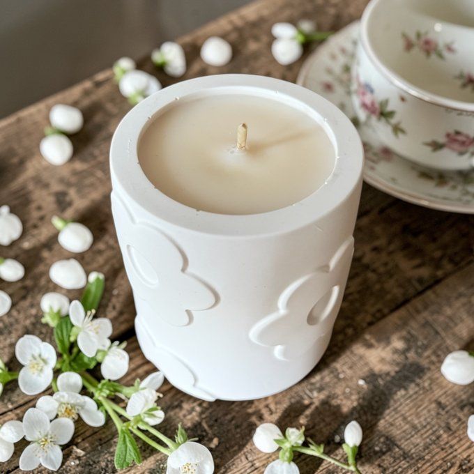 Bougie en jesmonite "grosses fleurs" parfum au choix 