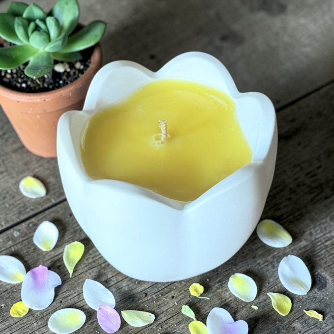 Bougie en jesmonite "fleurs jaune" parfum au choix
