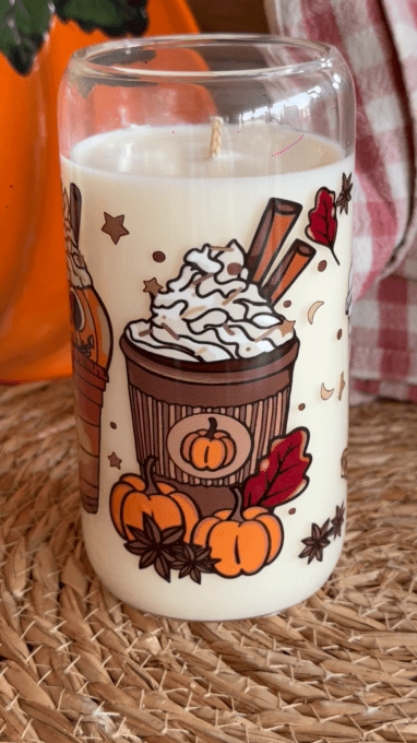 Grande bougie "Pumpkin shop" parfum Pumpkin Spice Latte (Latte à la citrouille et aux épices)