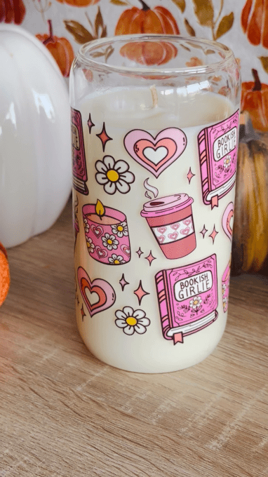 Grande bougie "Bookish Girly" parfum Nougat
