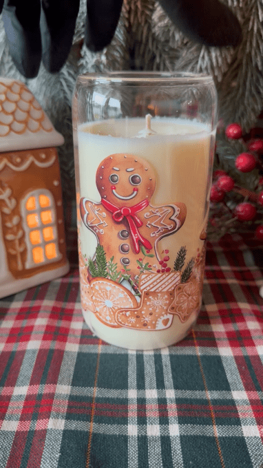 Grande bougie "Bonhomme pain d'épices" parfum au choix